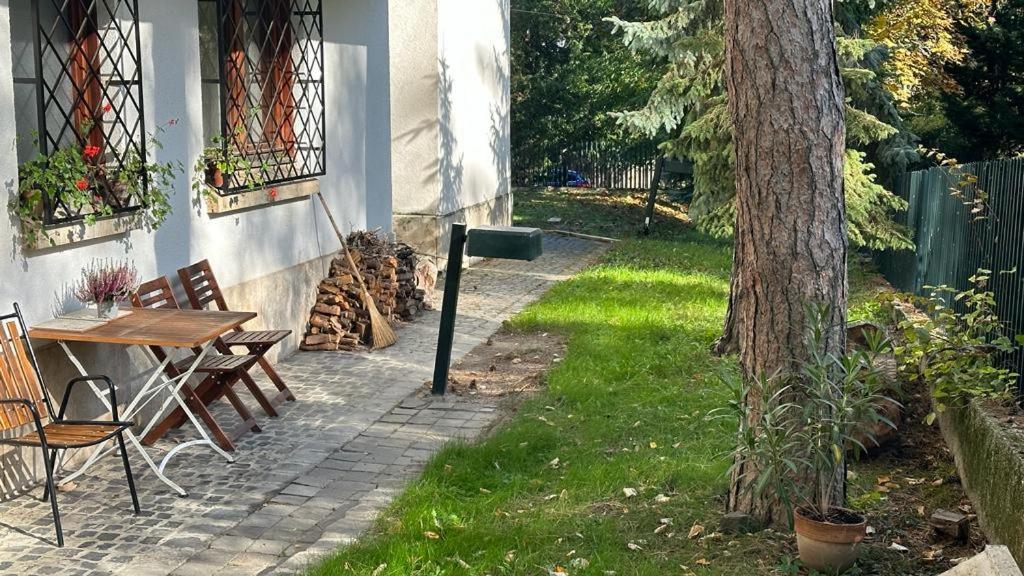 Cosy Apartman In Green Buda Budapest Exterior foto